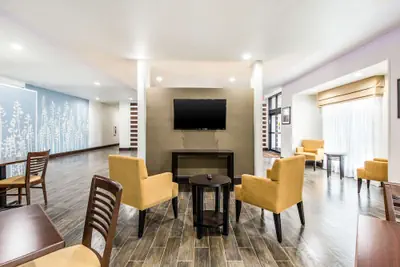 Photo 4 - Sleep Inn & Suites Bryan - College Station