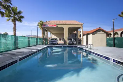 Photo 2 - OYO Hotel Palmdale - Antelope Valley