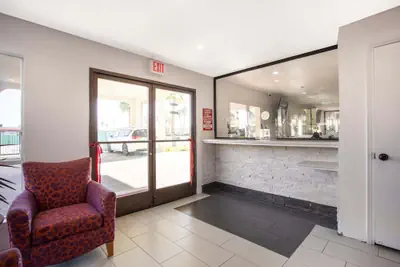 Photo 3 - OYO Hotel Palmdale - Antelope Valley