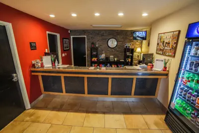 Photo 2 - Sunnyside Inn & Suites