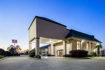 Photo 2 - SureStay Plus Hotel by Best Western Hammond