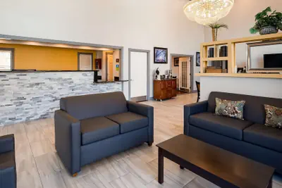 Photo 4 - SureStay Plus Hotel by Best Western Hammond
