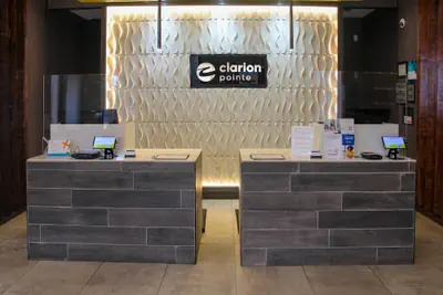 Photo 3 - Clarion Pointe Marshall