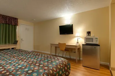 Photo 3 - Vagabond Inn Bakersfield North