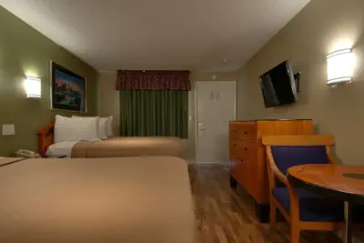 Photo 4 - Vagabond Inn Bakersfield North