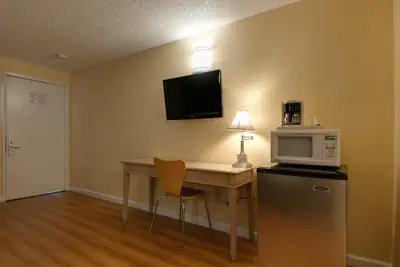 Photo 2 - Vagabond Inn Bakersfield North