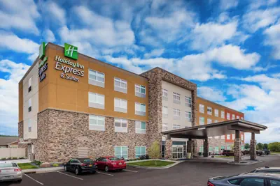 Photo 2 - Holiday Inn Express & Suites Rice Lake by IHG