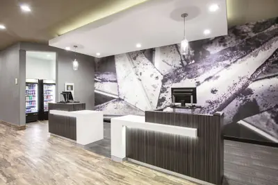 Photo 3 - La Quinta Inn & Suites by Wyndham Amarillo Airport