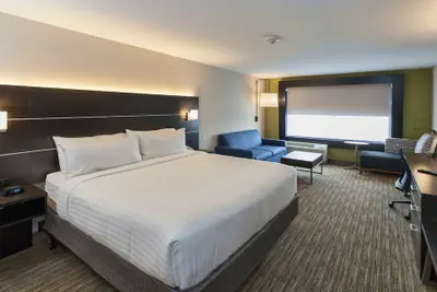 Photo 4 - Holiday Inn Express & Suites Dodge City by IHG
