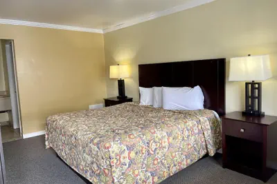 Photo 4 - Economy Motel