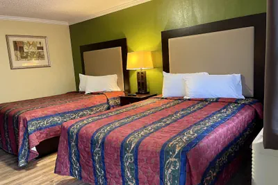 Photo 5 - Economy Motel