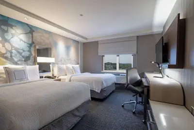 Photo 2 - Courtyard by Marriott New York Queens/Fresh Meadows