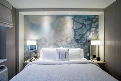 Photo 4 - Courtyard by Marriott New York Queens/Fresh Meadows