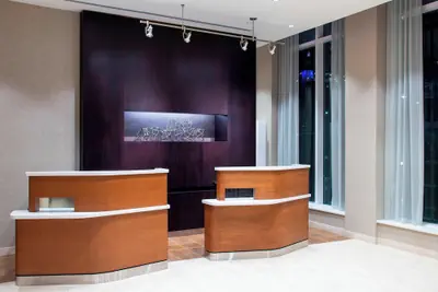 Photo 3 - Courtyard by Marriott New York Queens/Fresh Meadows