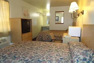 Photo 3 - Economy Inn Victorville
