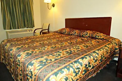 Photo 4 - Economy Inn Victorville