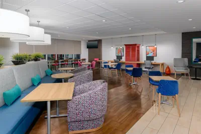Photo 3 - Home2 Suites by Hilton Nokomis Sarasota Casey Key