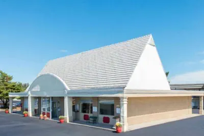 Photo 2 - Knights Stay Inn Frankfort
