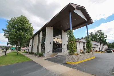 Photo 2 - Woodside Dells Hotel & Suites