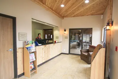 Photo 3 - Woodside Dells Hotel & Suites