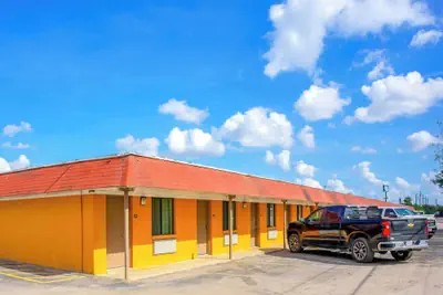 Photo 2 - Budget Inn By OYO Edinburg Hwy 281