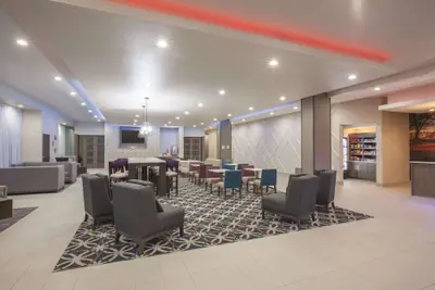 Photo 3 - La Quinta Inn & Suites by Wyndham San Marcos Outlet Mall
