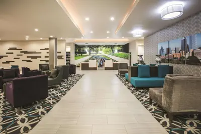 Photo 4 - La Quinta Inn & Suites by Wyndham Dallas - Richardson