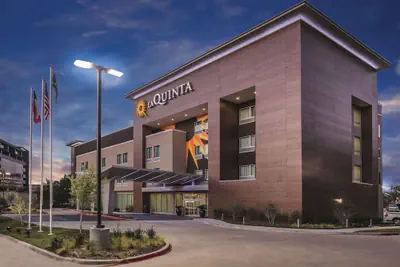 Photo 2 - La Quinta Inn & Suites by Wyndham Dallas - Richardson