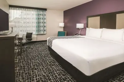 Photo 5 - La Quinta Inn & Suites by Wyndham Dallas - Richardson