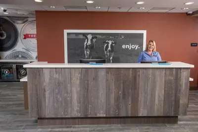 Photo 3 - Hampton Inn & Suites Buellton/Santa Ynez Valley