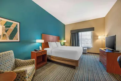 Photo 2 - Best Western Plus Tuscumbia Muscle Shoals Hotel and Suites