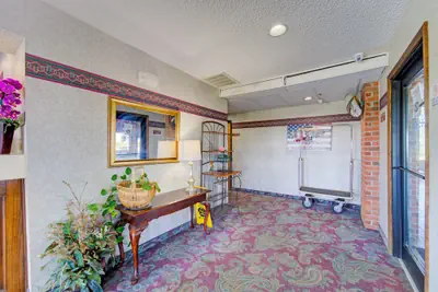 Photo 4 - Capital O Amerihost Inn and Suites Mexico Hwy 54 MO