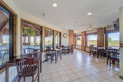 Photo 3 - Capital O Amerihost Inn and Suites Mexico Hwy 54 MO