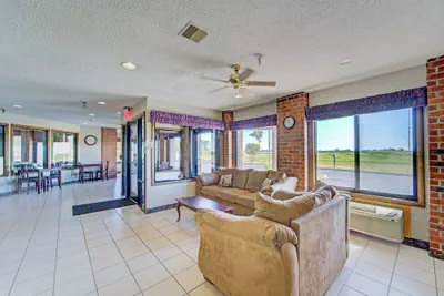 Photo 5 - Capital O Amerihost Inn and Suites Mexico Hwy 54 MO