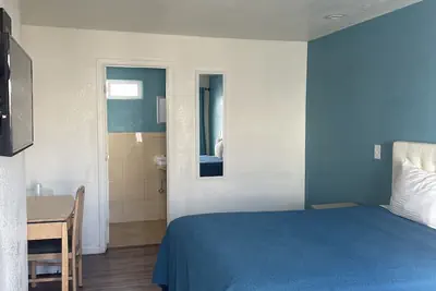 Photo 2 - Geneva Motel Daly City