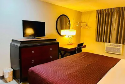 Photo 4 - Super 8 by Wyndham Benton Harbor - St. Joseph
