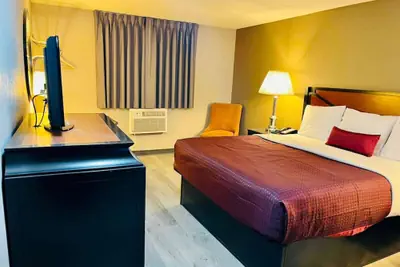 Photo 3 - Super 8 by Wyndham Benton Harbor - St. Joseph