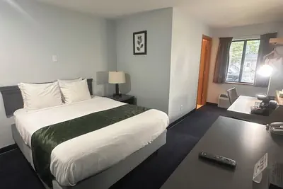 Photo 5 - Pictured Rocks Inn & Suites
