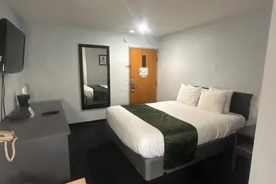 Photo 4 - Pictured Rocks Inn & Suites