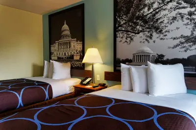 Photo 5 - Super 8 by Wyndham Alexandria/Washington D.C. Area