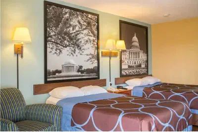Photo 3 - Super 8 by Wyndham Alexandria/Washington D.C. Area