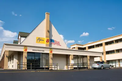 Photo 2 - Super 8 by Wyndham Alexandria/Washington D.C. Area