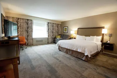 Photo 5 - Hampton Inn and Suites Manchester