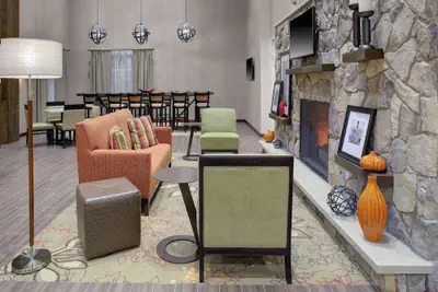 Photo 3 - Hampton Inn and Suites Manchester