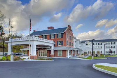 Photo 2 - Hampton Inn and Suites Manchester