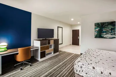 Photo 5 - La Quinta Inn & Suites by Wyndham Owasso