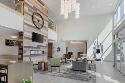 Photo 3 - Best Western Plus Peppertree Nampa Civic Center Inn