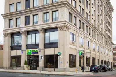 Photo 2 - Holiday Inn Express Springfield Downtown by IHG