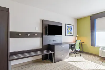 Photo 4 - Holiday Inn Express & Suites Atchison by IHG