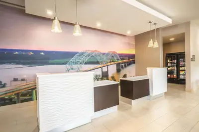Photo 3 - La Quinta Inn & Suites by Wyndham Memphis Downtown
